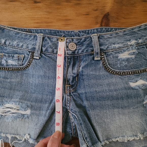 American Eagle 100 Percent Cotton Mid Rise Distressed Shorts Size 0 - Picture 14 of 15